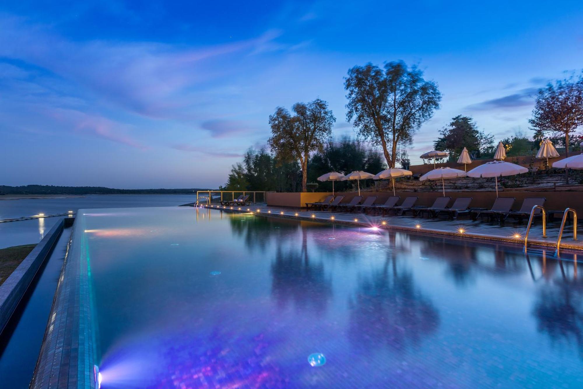 Lago Montargil&Villas Esterno foto The pool at the hotel